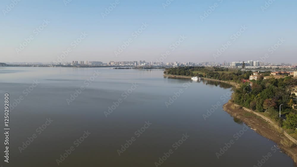 Exploring the serene beauty of Wuhan Townsend Lake and its expansive surroundings Exploring the serene beauty of Wuhan Townsend Lake and its expansive surroundings