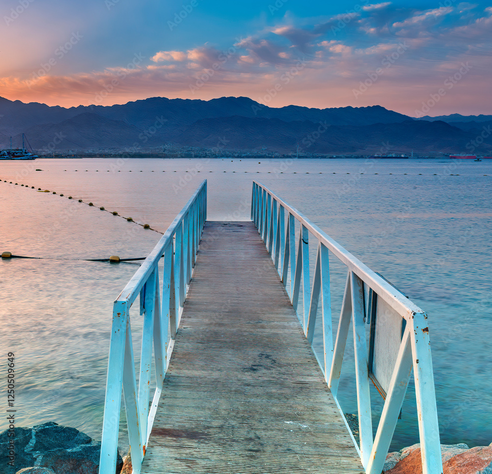 Φωτογραφία Night scene on a public beach of the Red Sea, foreground with footpath for safe swimming in tourist area