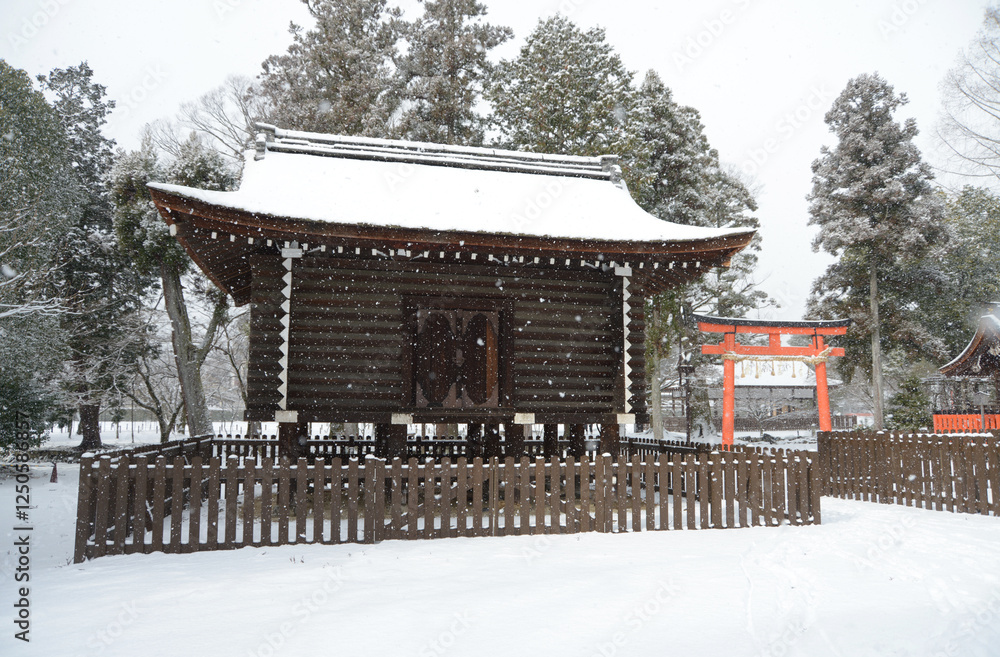 雪の上賀茂神社　校倉　京都市北区