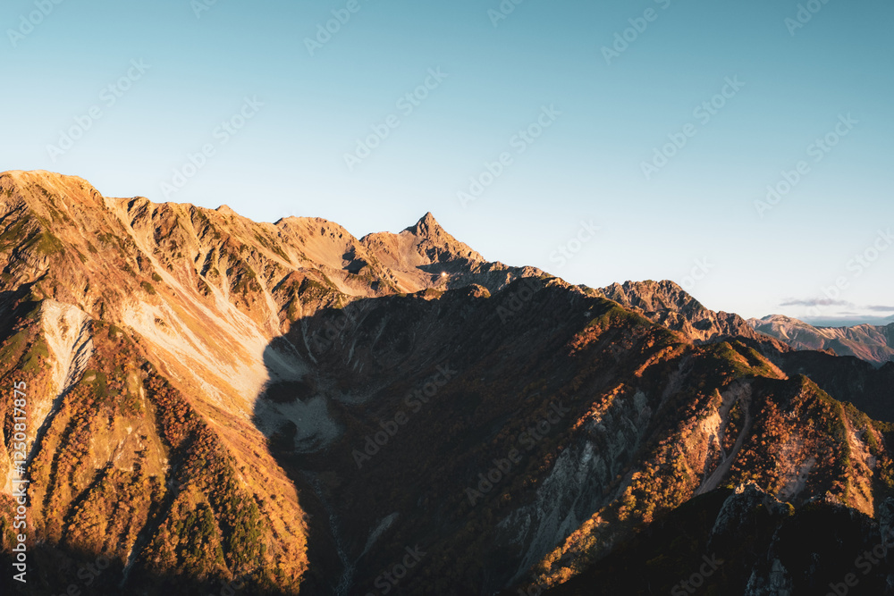 Naklejka premium 秋の山の風景