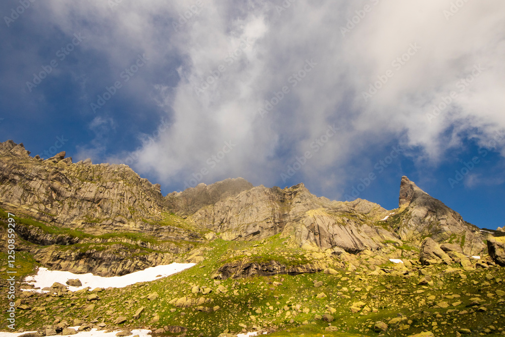 Naklejka premium mountain landscape