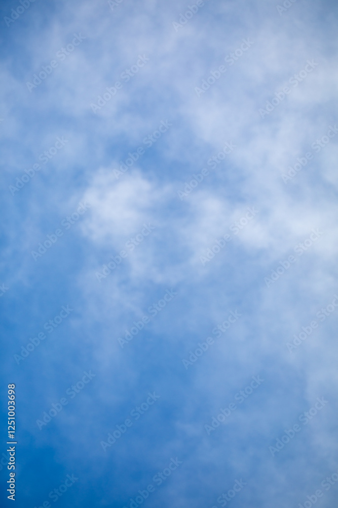 Obraz premium A Serene Blue Sky with Gentle Clouds Provides the Perfect Tranquil Backgrounds for Relaxation