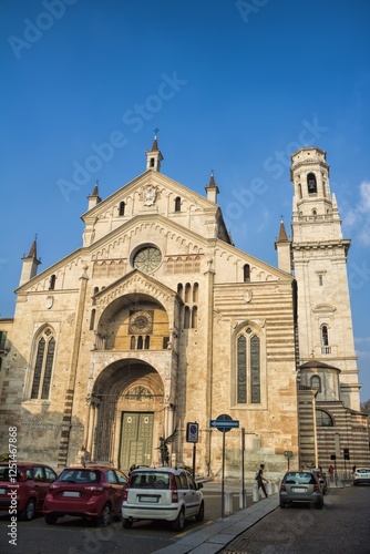 Obraz na płótnie verona, italien - santa maria matricolare mit campanile w salonie