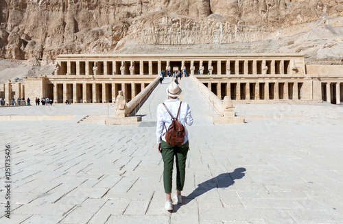 Billede på lærred Woman traveler at Temple of Queen Hatshepsut, Valley of the Kings, Egypt