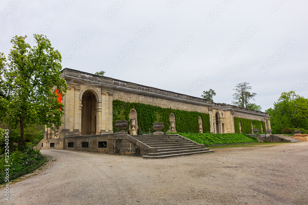 Obraz premium Public Garden (Jardin Public) was created in the XVIII century to offer to the citizens of Bordeaux a space for leisure and relaxation. Bordeaux, Aquitaine, France.