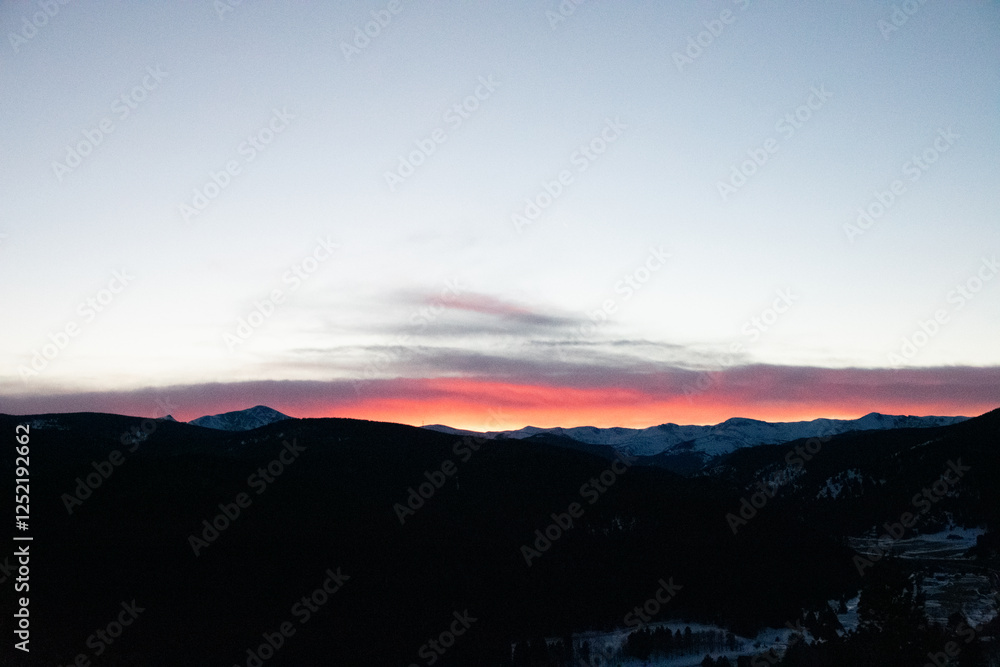 Obraz premium Lingering Light Over the Rocky Mountains