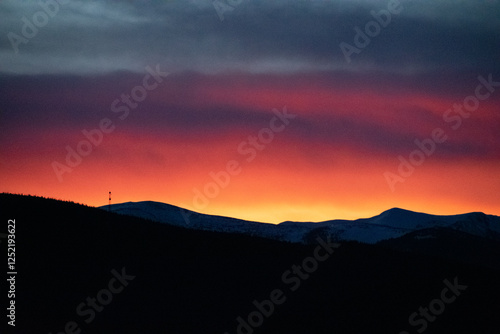 Slika na platnu Lingering Light Over the Rocky Mountains
