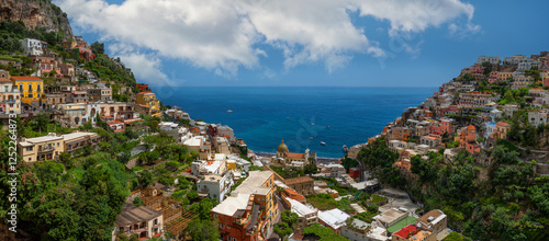 Schilderij op canvas The picturesque small Italian town of Positano, descending from the terraces from the mountains to the Mediterranean Sea