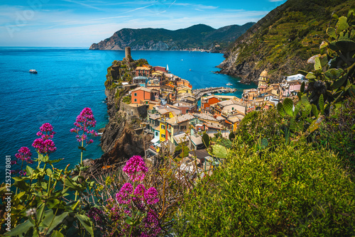 Obraz na płótnie Vernazza village view from the flowery slope, Liguria, Italy w salonie