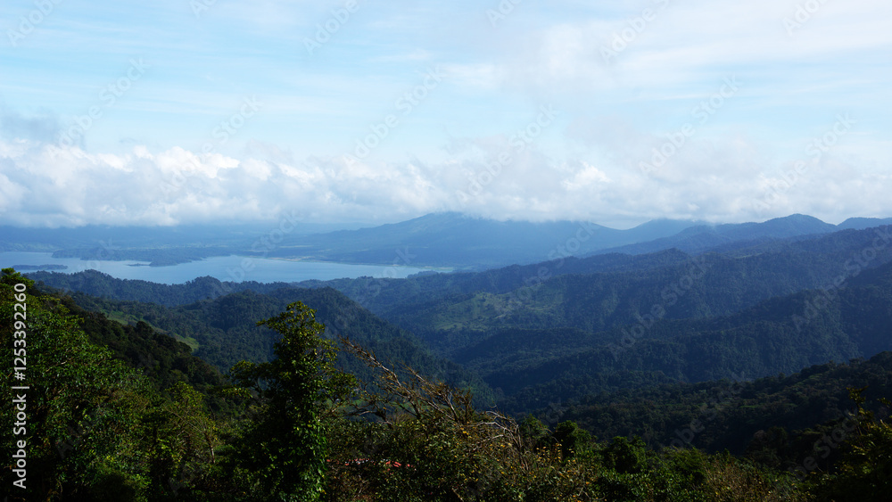 Blick von der Monteverde Region zum Arenal See in Costa Rica Blick von der Monteverde Region zum Arenal See in Costa Rica