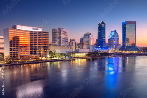 Obraz na płótnie Jacksonville, Florida, USA. Cityscape image of Jacksonville, Florida with reflection of the city skyline in the water at beautiful sunrise. w salonie