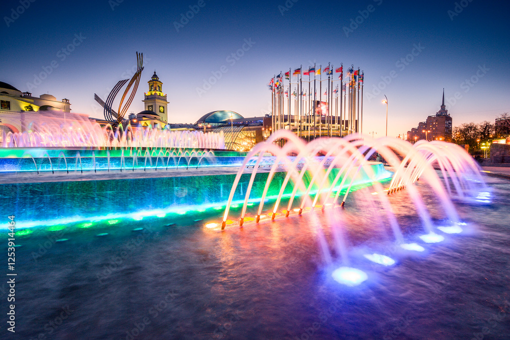 Evening view of the European Square and the fountain