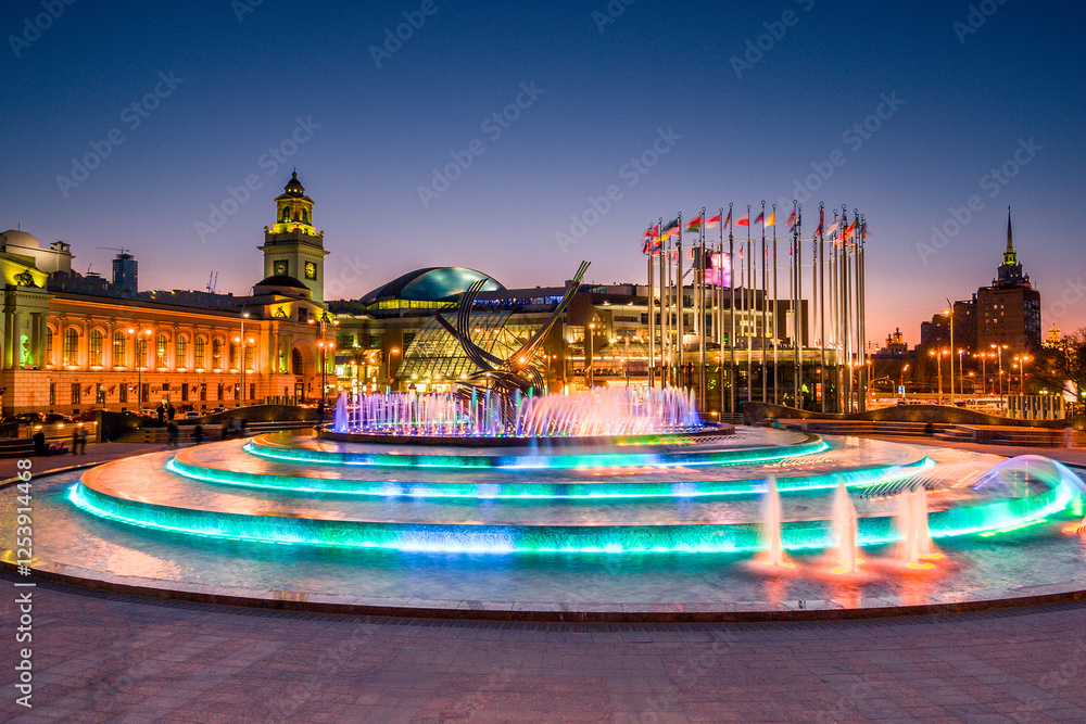 Evening view of the European Square and the fountain