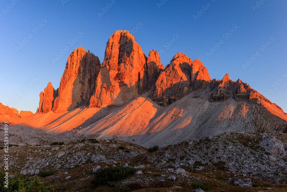 Obraz premium north side of Tre Cime di Lavaredo in the sextner dolomites during sunset with warm golden light golen hour
