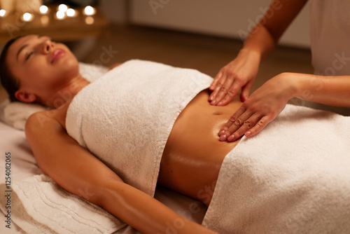 Papier peint Professional masseur making relaxing massage of stomach for woman in calm spa ce