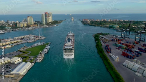 Wallpaper Mural MIAMI, UNITED STATES - FEBRUARY 8, 2025: Cruise ship sails through Miami Harbor against a backdrop of skyscrapers and shipping docks Torontodigital.ca