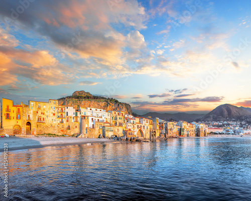 Obraz na płótnie Picturesque evening cityscape of Cefalu city. Popular travel destination of Mediterranean sea. w salonie