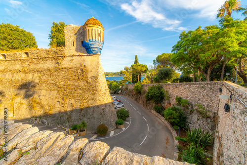 Fényképezés The 16th century Citadelle Saint-Elme fortress along the Mediterranean Sea at the village of Villefranche-sur-Mer, France, on the French Riviera