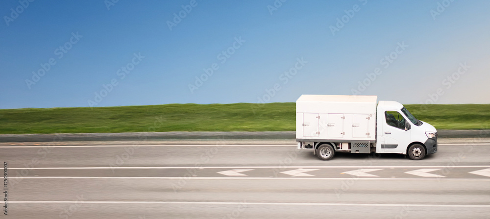 White Delivery Refrigerated Truck For Sensitive Perishable Products Transportation White Delivery Refrigerated Truck For Sensitive Perishable Products Transportation