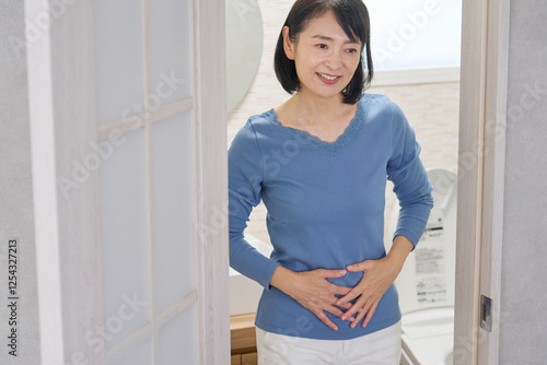 Tableau sur toile お通じがあって嬉しい女性