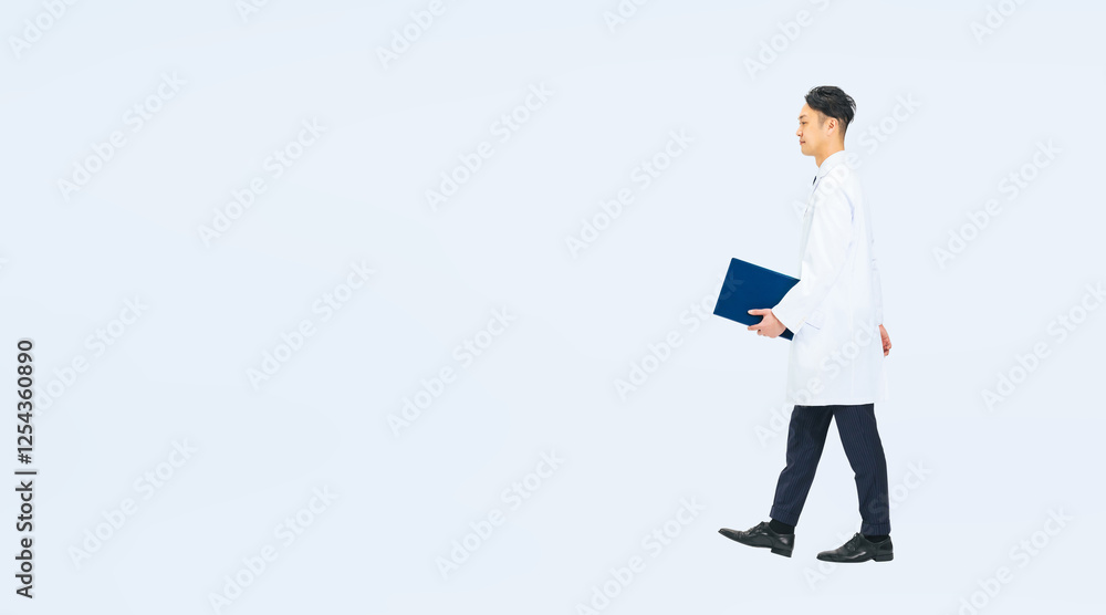 歩く白衣を着たミドル男性の全身写真 医師 科学者 研究者(切り抜き背景透過PNGも販売しております。作成者リンクから「PNG」で検索してください) 歩く白衣を着たミドル男性の全身写真 医師 科学者 研究者(切り抜き背景透過PNGも販売しております。作成者リンクから「PNG」で検索してください)