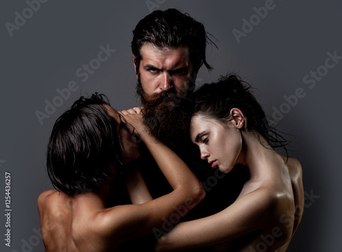 Fotografía Sensual threesome kiss