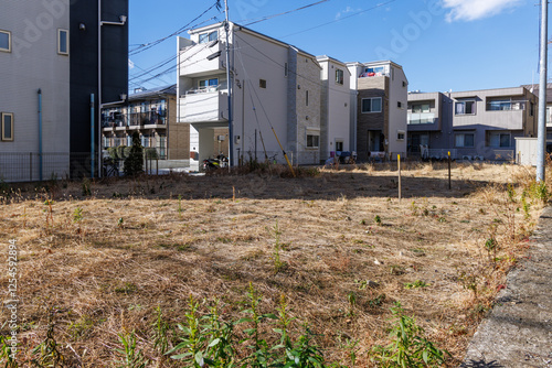 住宅街の空き家を取り壊した後の更地 photo