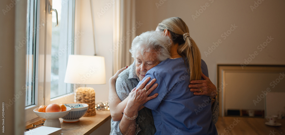 © Halfpoint - Psychologist, caregiver provides mental health support and grief counseling to elderly patient. Banner with copy space. © Halfpoint - Psychologist, caregiver provides mental health support and grief counseling to elderly patient. Banner with copy space.