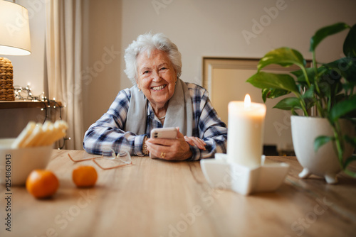 Schilderij op canvas Elderly woman feeling confident while using smartphone.