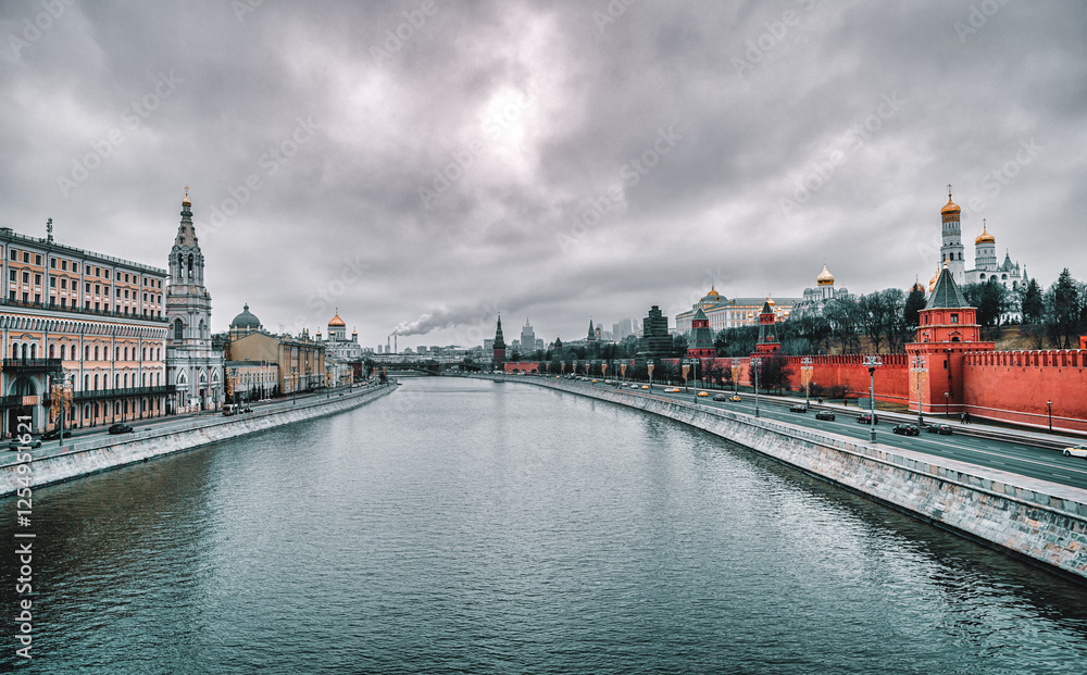 Fototapeta premium Moscow Kremlin and river