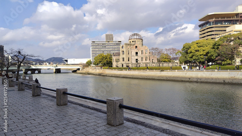 日本　広島県広島市 平和記念公園　原爆ドーム　写真