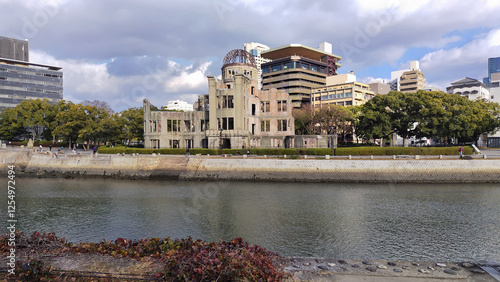 日本　広島県広島市 平和記念公園　原爆ドーム　写真