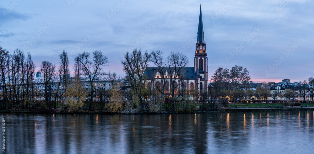 Obraz premium Wenn es Nacht wird in Sachsenhausen