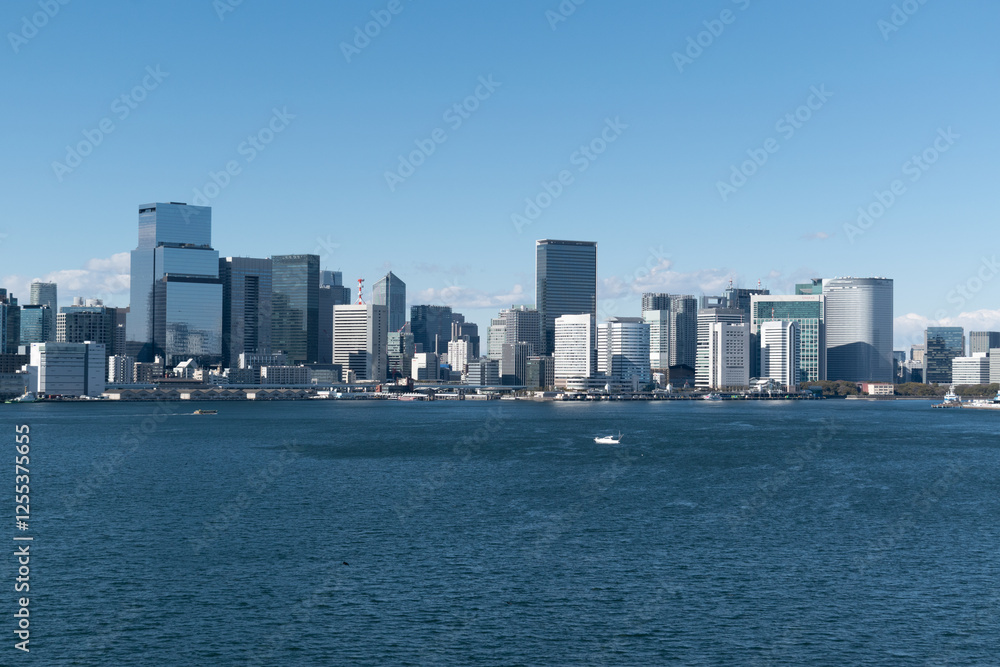 Obraz premium Tokyo Skyline under the blue sky on a sunny day