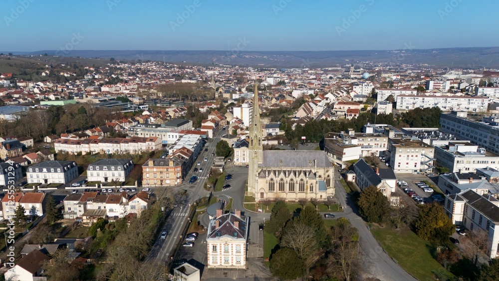 Obraz premium Aerial View of Epernay, France with Historic Church and Urban Streets
