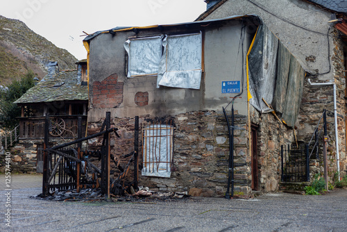 Wallpaper Mural Ruins of a Home Destroyed by Flames Torontodigital.ca