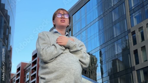 Wallpaper Mural woman worries about pregnancy, concept work, maternity leave Torontodigital.ca