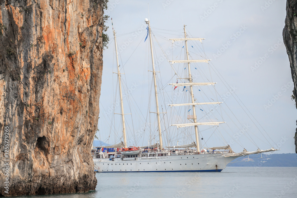 Obraz premium Sailboat the old style on sea at Koh Hong,Krabi in the Thailand