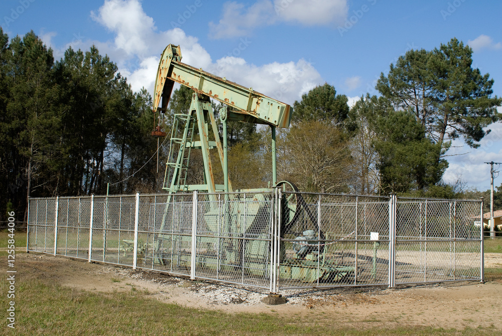 Puits de pétrole, Région bassin d'Arcachon, 33, Gironde, France Puits de pétrole, Région bassin d'Arcachon, 33, Gironde, France