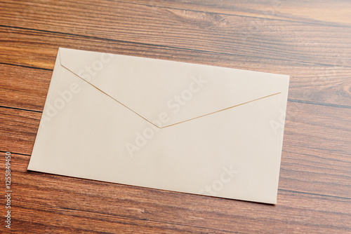 机に置かれた封筒