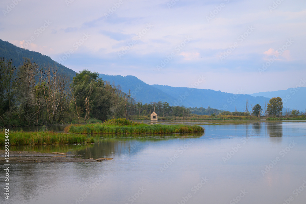 Naklejka premium Lake Ossiach on a cloudy morning in summer