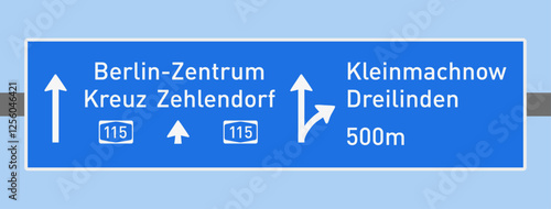 Autobahntafel; Autobahn A115, Kreuz Zehlendorf, Ausfahrt Kleinmachnow, Dreilinden in Richtung Berlin-Zentrum, Nachbildung