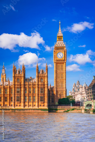 Obraz na płótnie London, United Kingdom. Big Ben and Parliament Building on Thames riverbank. w salonie