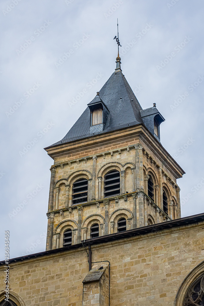 Fototapeta premium Basilica of Saint Severinus (Basilique Saint-Seurin de Bordeaux) is a church built dawn of XI century. Basilica has the shape of a robust Romanesque church in the basilical form. Bordeaux, France.