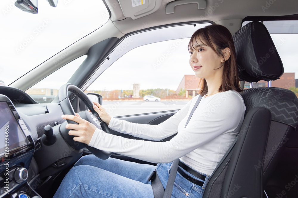 Naklejka premium 若い女性 運転