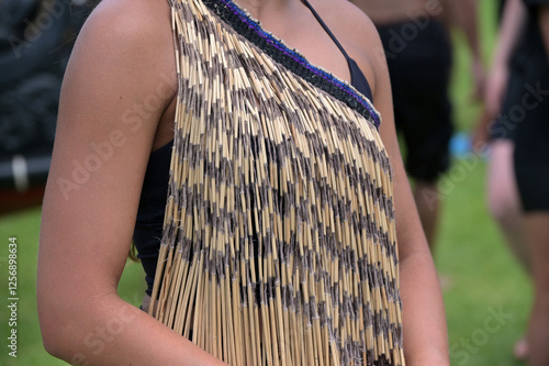 Obraz na płótnie Maori adult woman wearing traditional clothing's w salonie