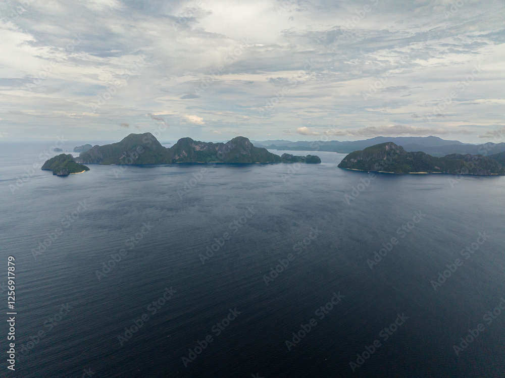 Fototapeta premium Blue sea and Islands with white sand beaches. El Nido. Palawan. Philippines.