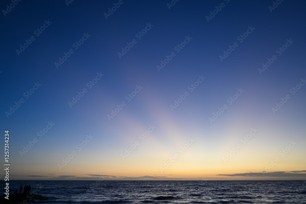 Fototapeta premium Vivid blue sunset sky over the beach at Elwood in Melbourne Australia