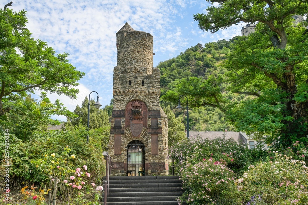 Fototapeta premium Kriegerdenkmal am Rosengarten, Braubach, Rheinland-Pfalz, Deutschland