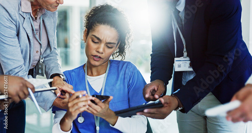 Canvas Print Frustrated woman, nurse and multitasking with team for overworked pressure or chaos at busy hospital
